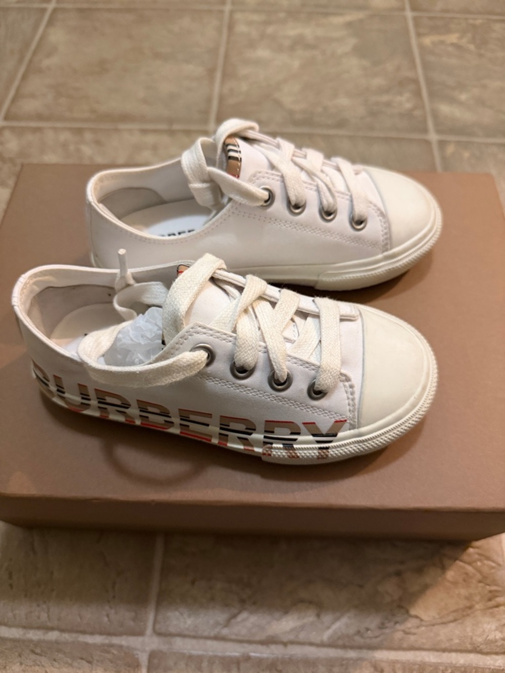 Burberry Cream/White Kids Logo Low-Top Sneakers size 27 or 10 US